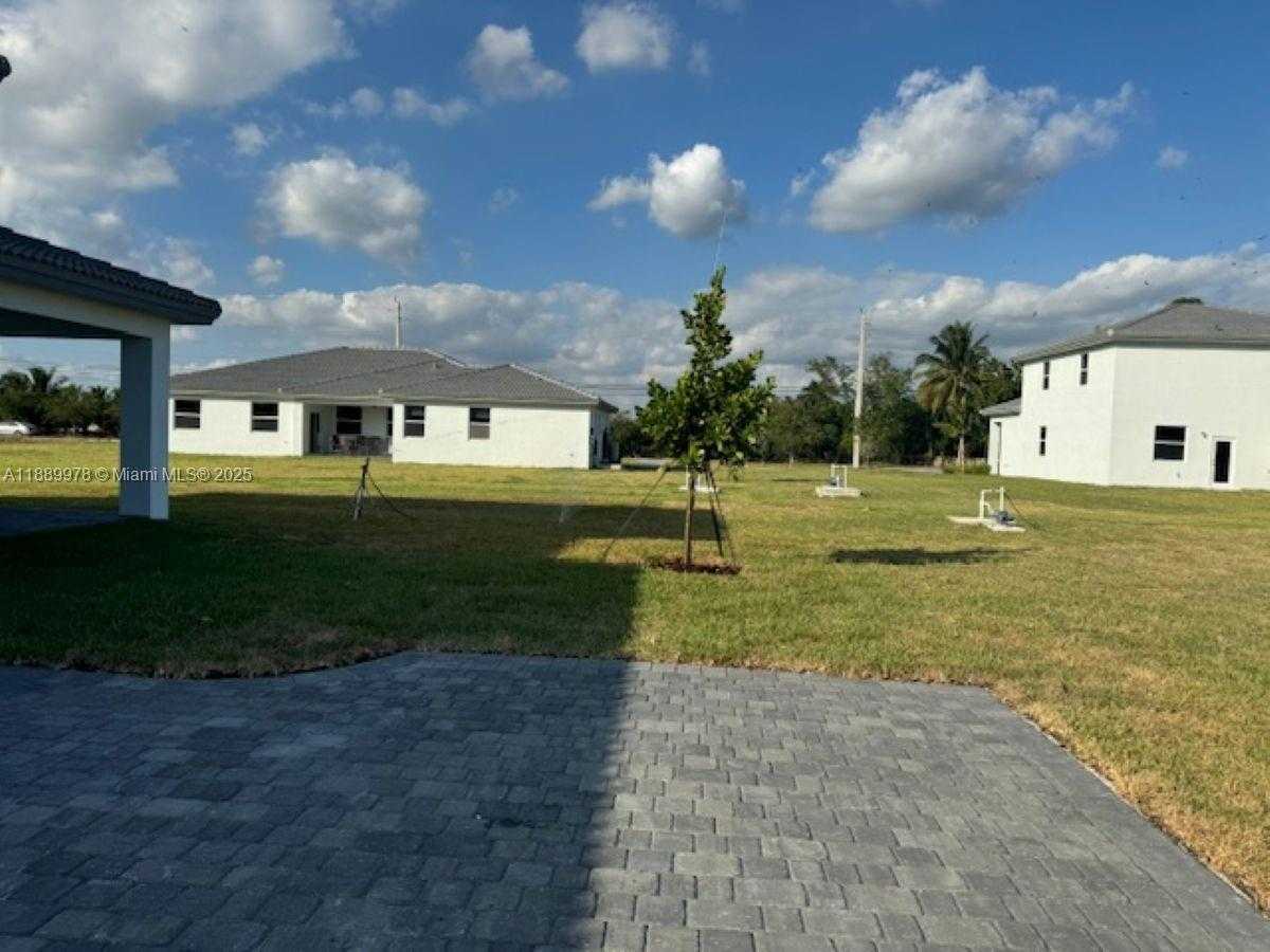Small Image of 19855 SW 321st St, Homestead, FL 33030, USA Number 6