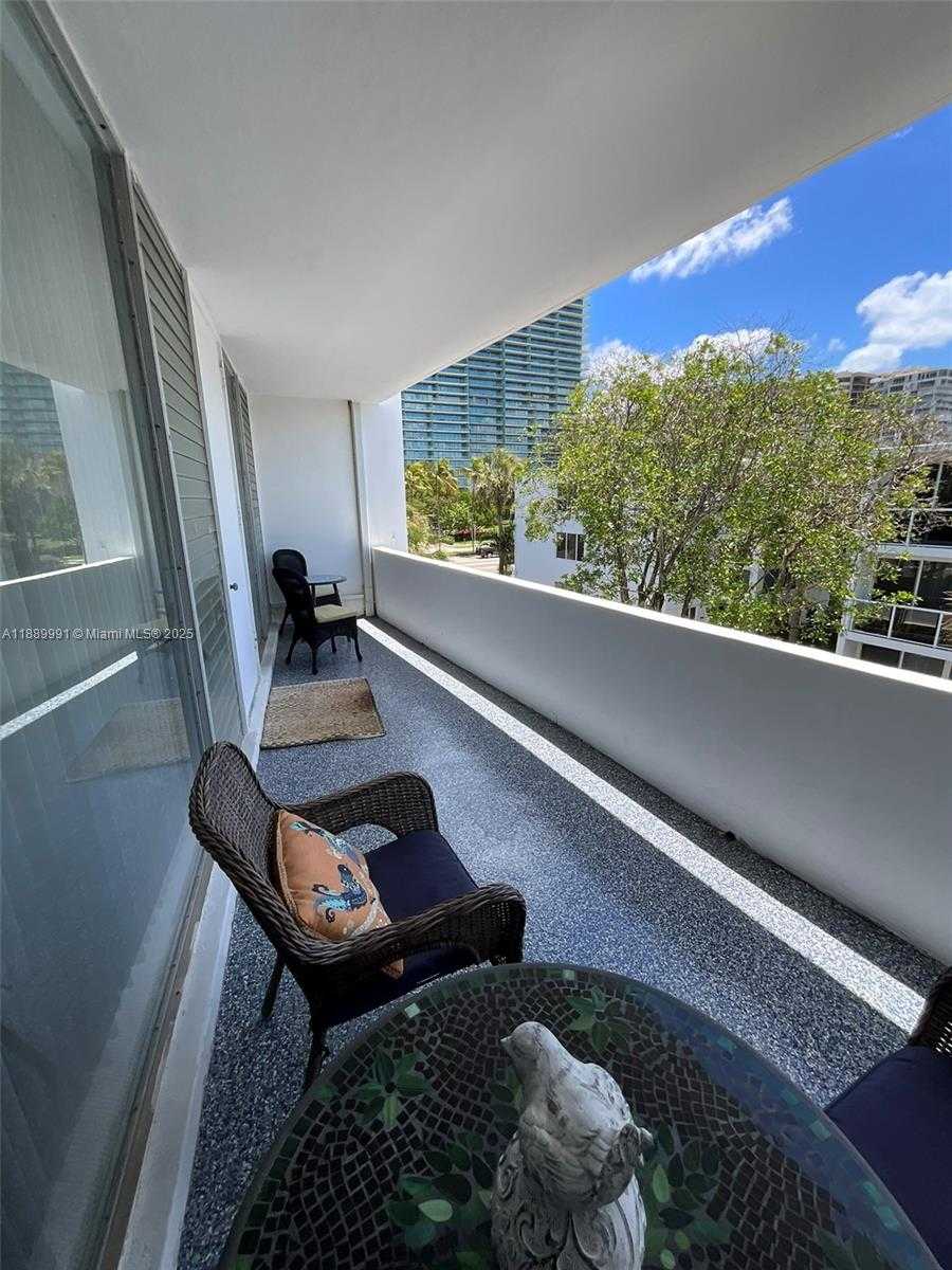Small Image of 10210 COLLINS AVE #305, Bal Harbour Number 14