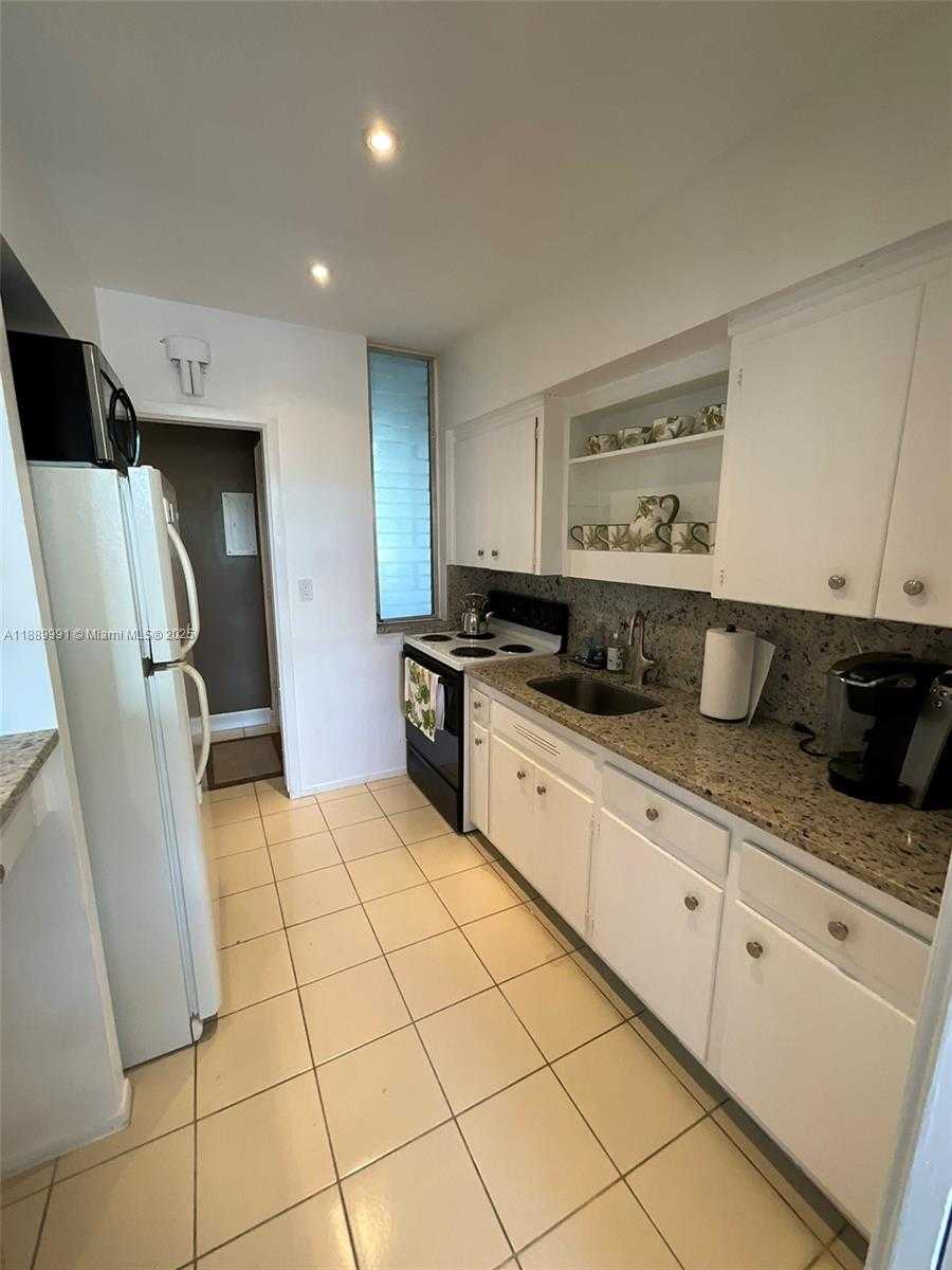 Small Image of 10210 COLLINS AVE #305, Bal Harbour Number 4