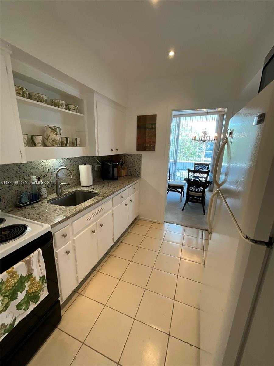 Small Image of 10210 COLLINS AVE #305, Bal Harbour Number 5