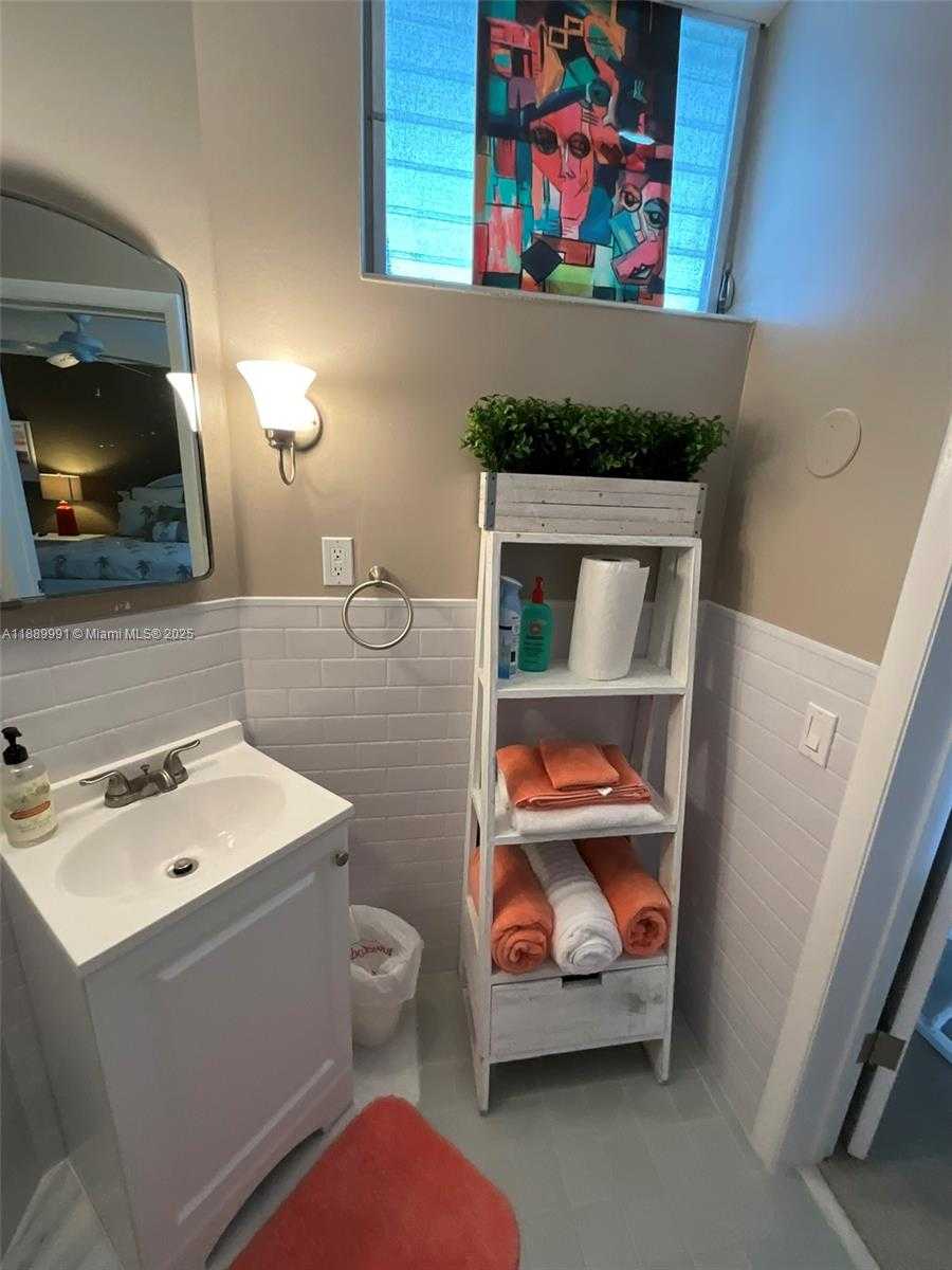 Small Image of 10210 COLLINS AVE #305, Bal Harbour Number 9