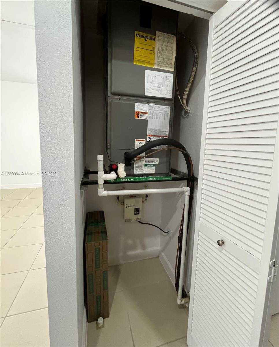 Small Image of 17077 SOUTH WEST 93RD ST #Rear, Miami Number 12