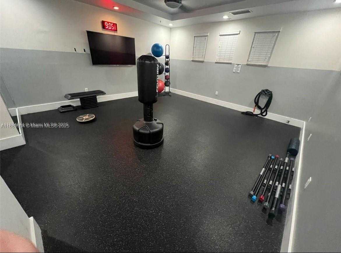 Small Image of 17077 SOUTH WEST 93RD ST #Rear, Miami Number 21