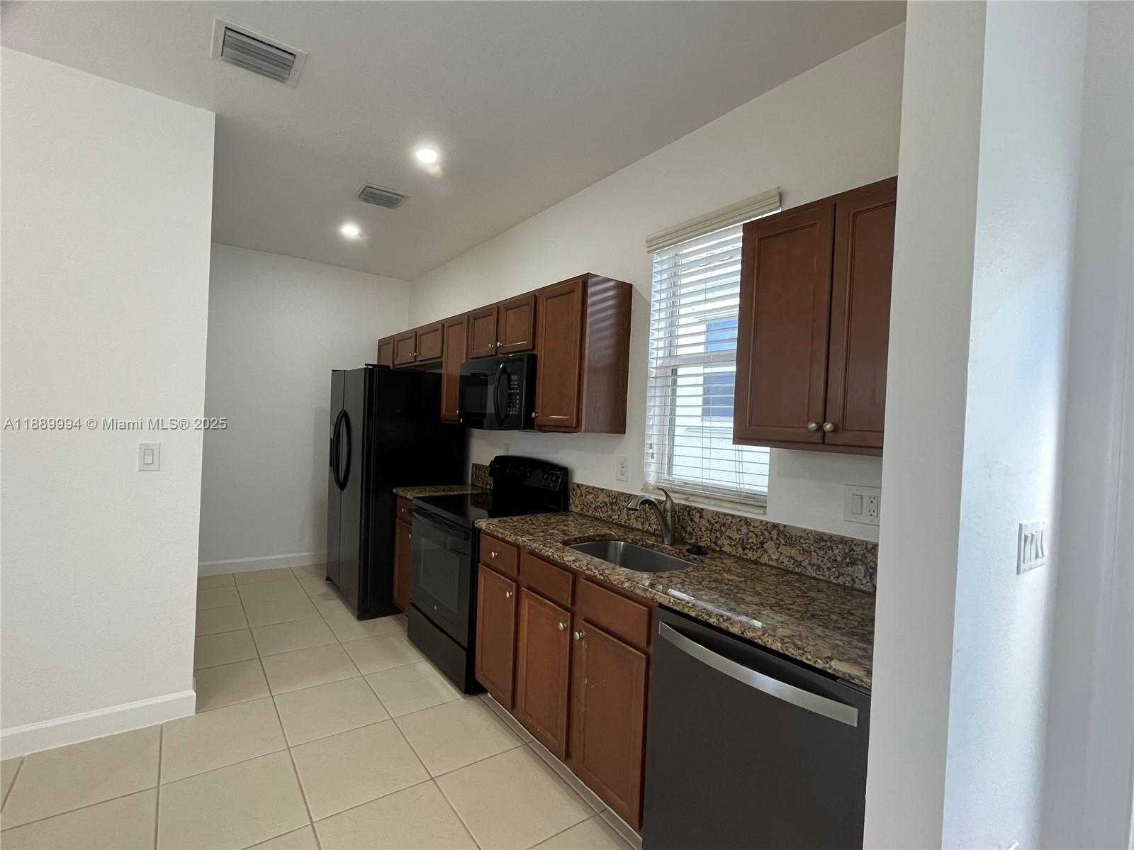Small Image of 17077 SOUTH WEST 93RD ST #Rear, Miami Number 4