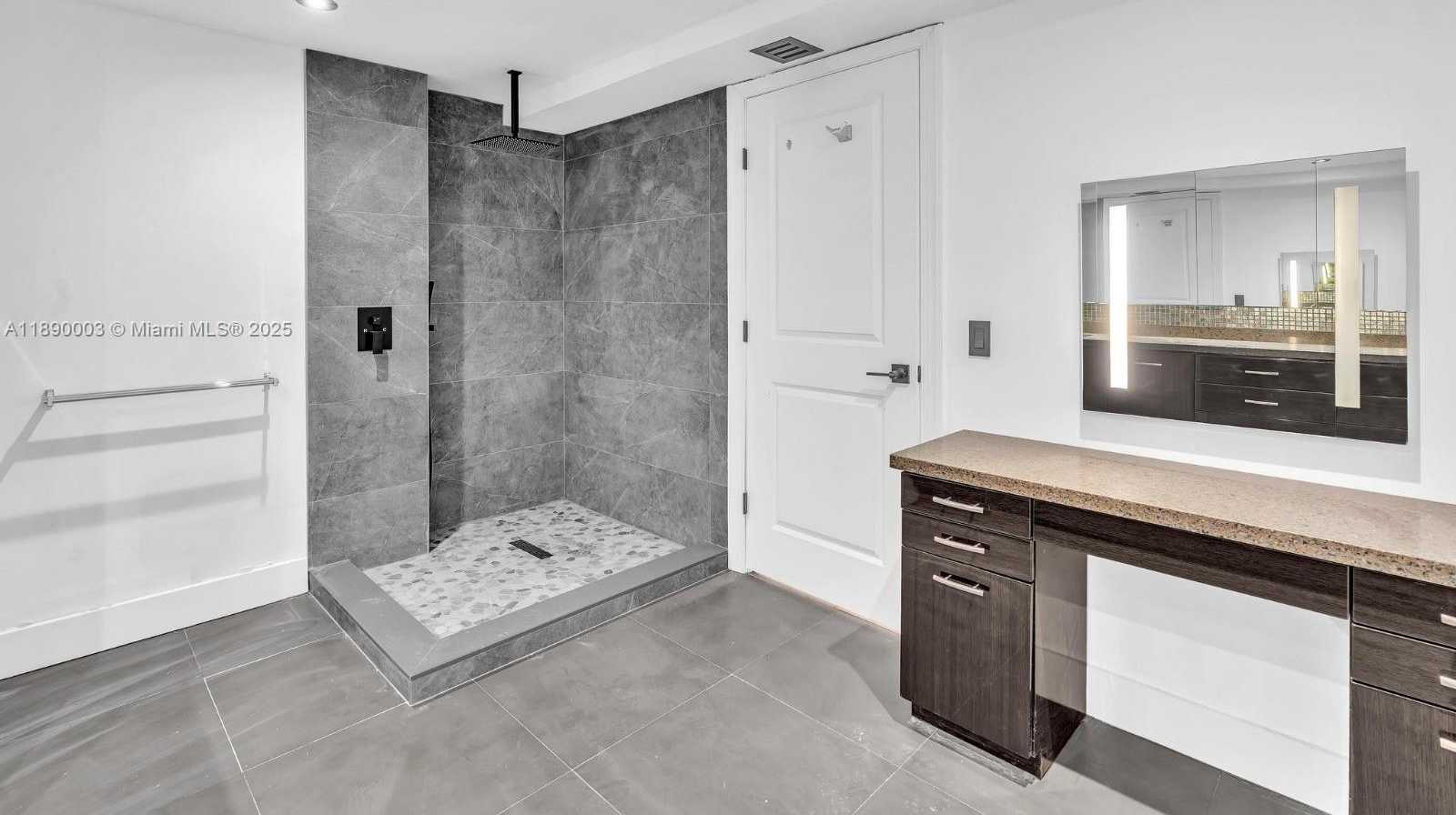 Small Image of 19355 TURNBERRY WAY #3J, Aventura Number 11