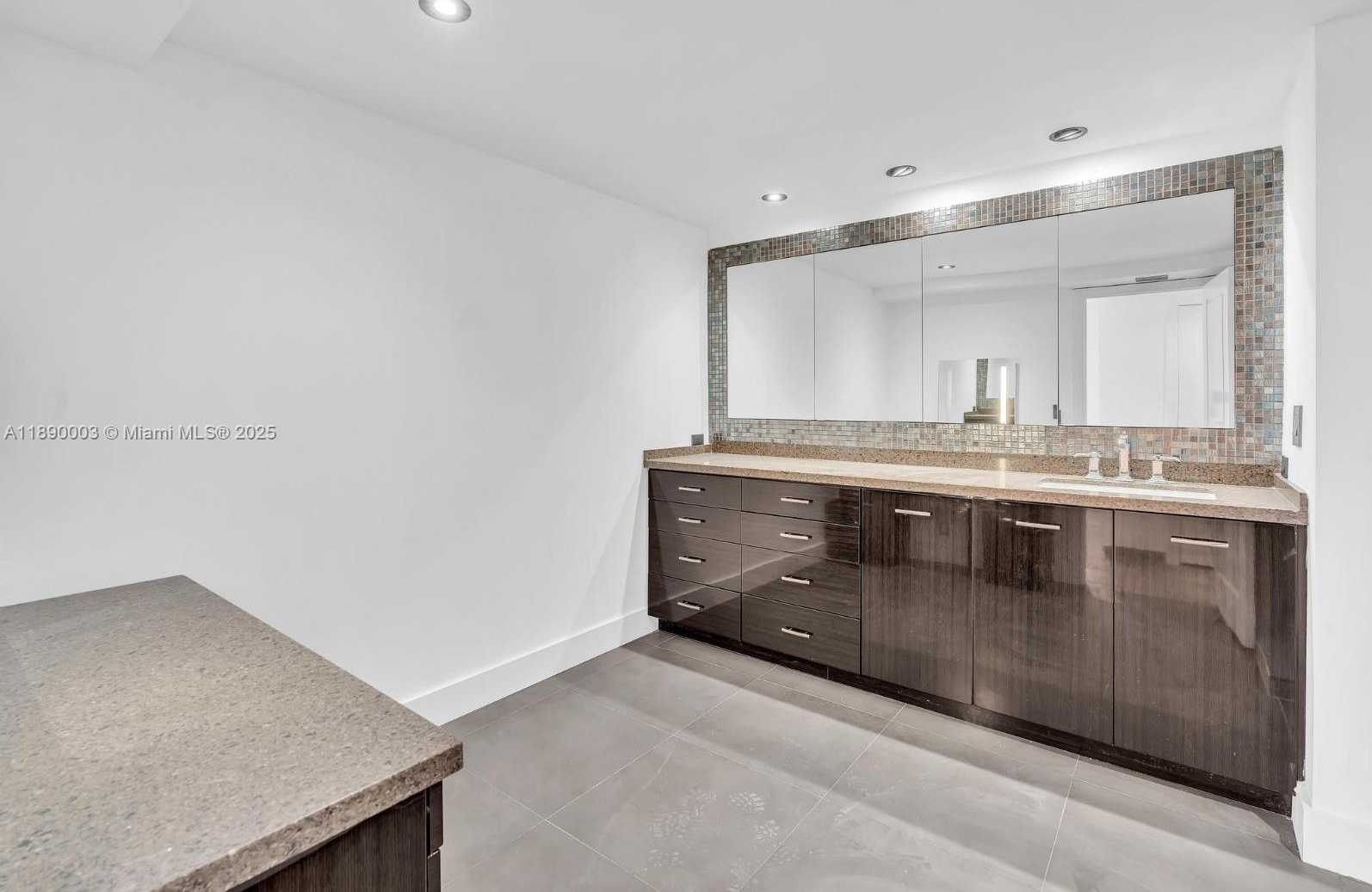 Small Image of 19355 TURNBERRY WAY #3J, Aventura Number 12