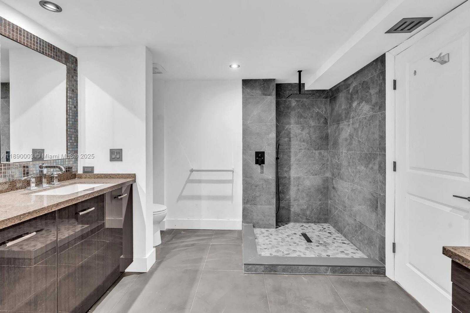 Small Image of 19355 TURNBERRY WAY #3J, Aventura Number 13