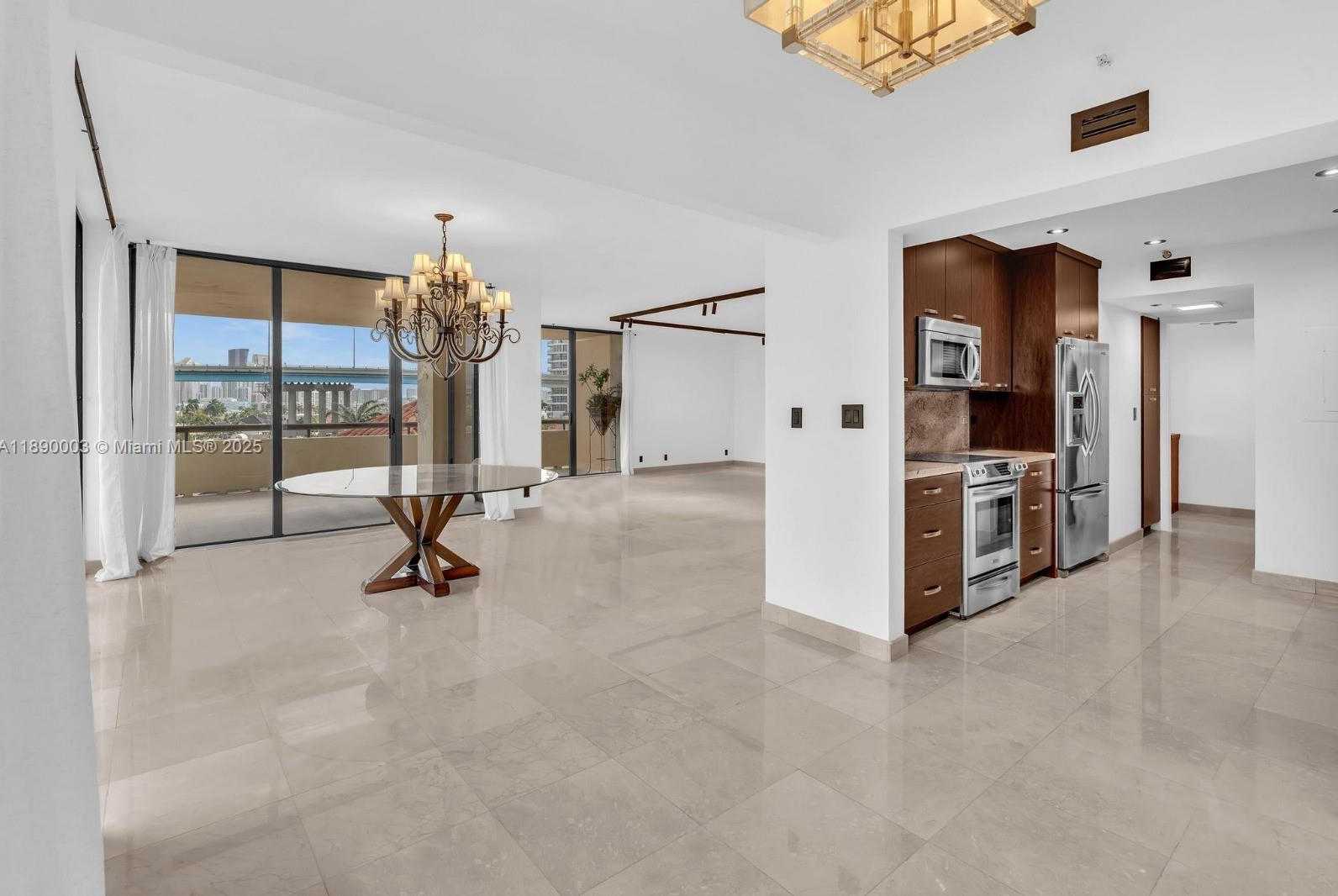 Small Image of 19355 TURNBERRY WAY #3J, Aventura Number 14
