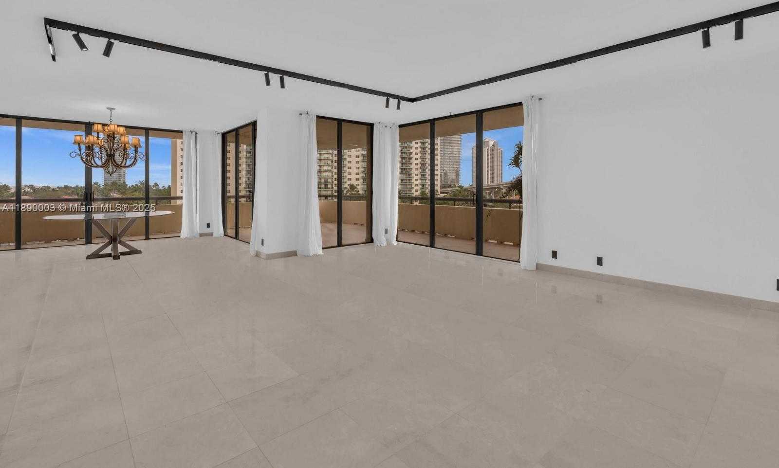 Small Image of 19355 TURNBERRY WAY #3J, Aventura Number 2