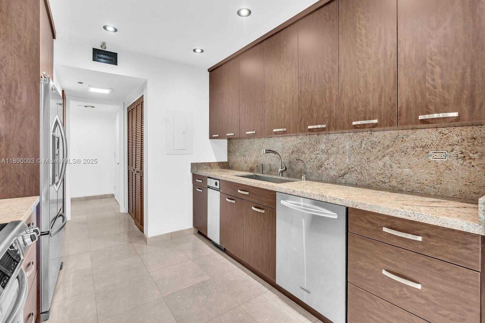 Small Image of 19355 TURNBERRY WAY #3J, Aventura Number 22