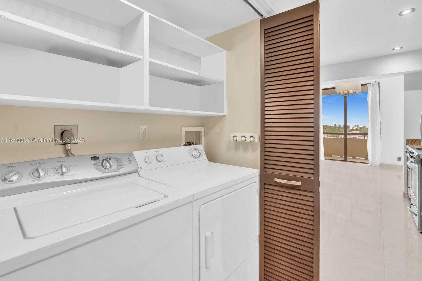 Small Image of 19355 TURNBERRY WAY #3J, Aventura Number 23