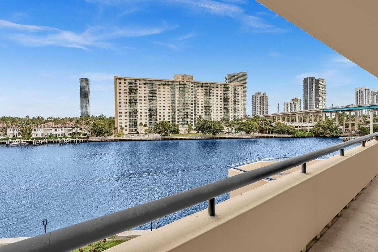 Small Image of 19355 TURNBERRY WAY #3J, Aventura Number 5