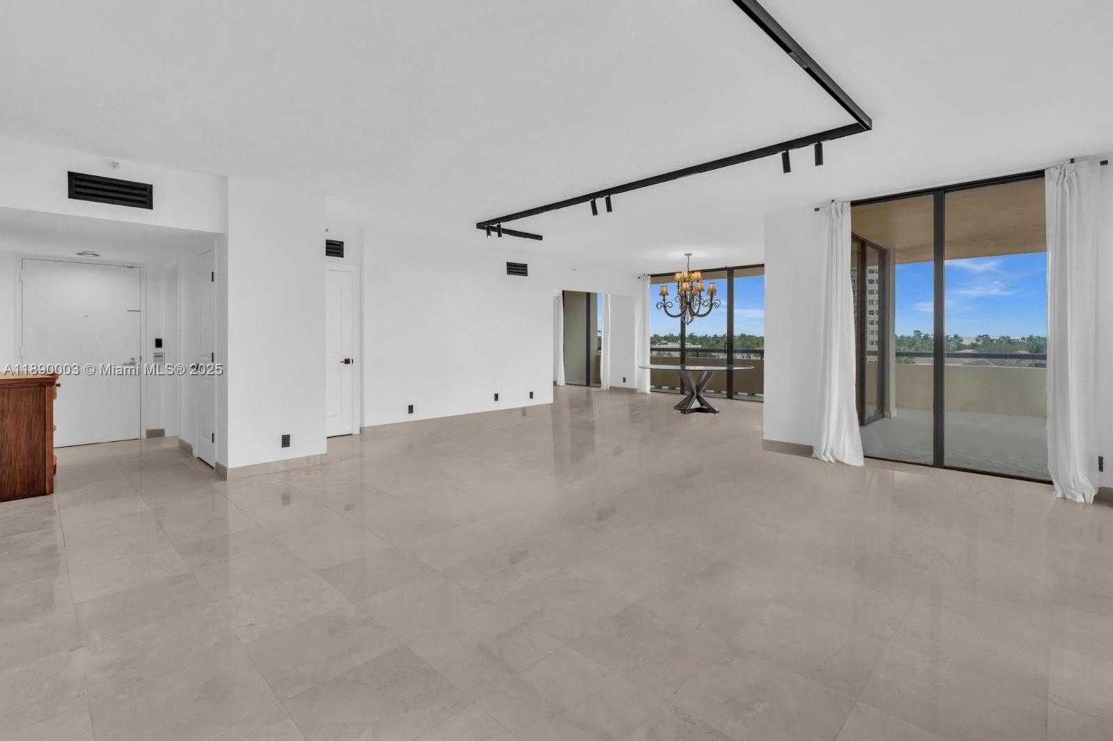 Small Image of 19355 TURNBERRY WAY #3J, Aventura Number 6