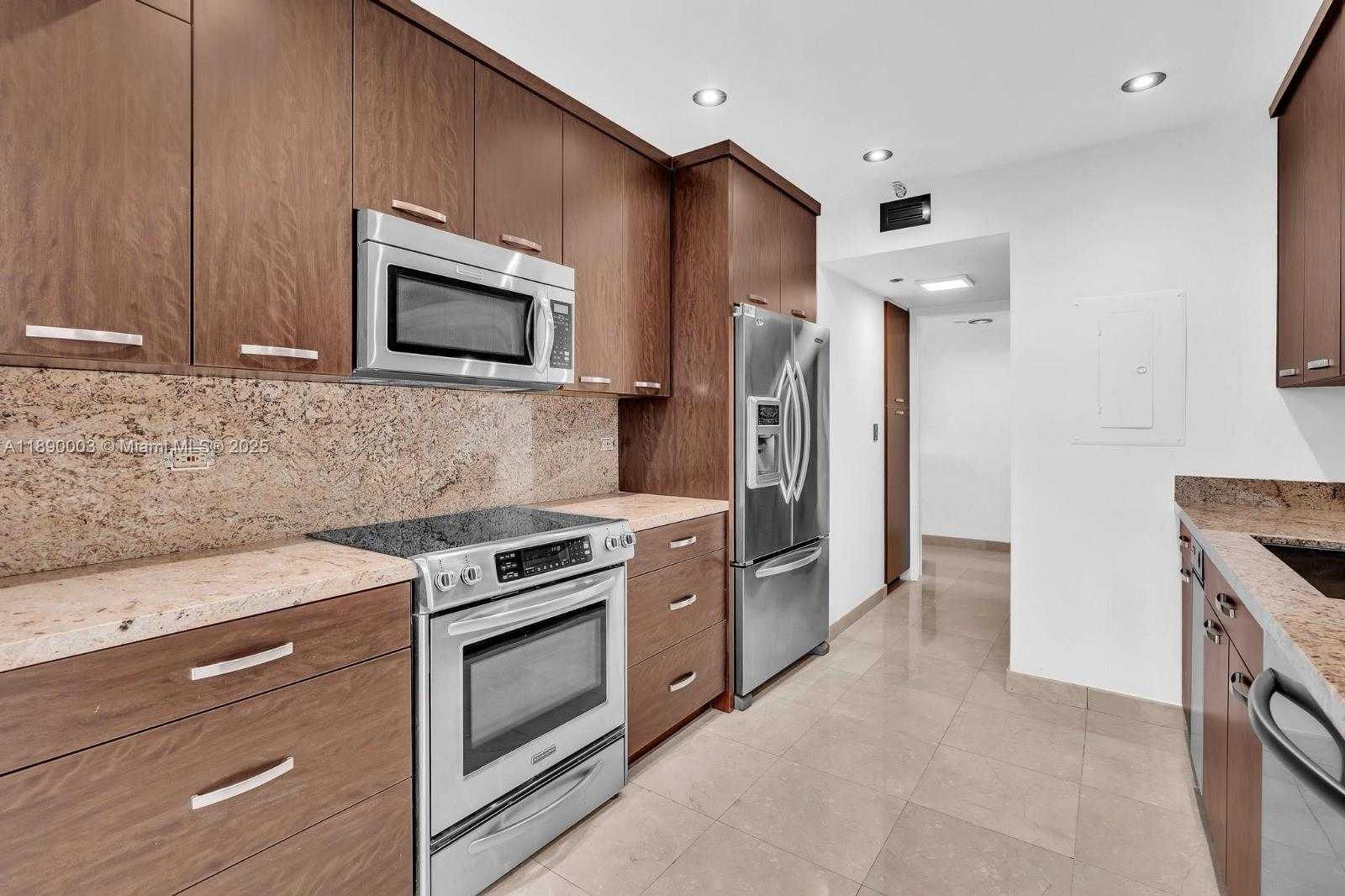 Small Image of 19355 TURNBERRY WAY #3J, Aventura Number 7
