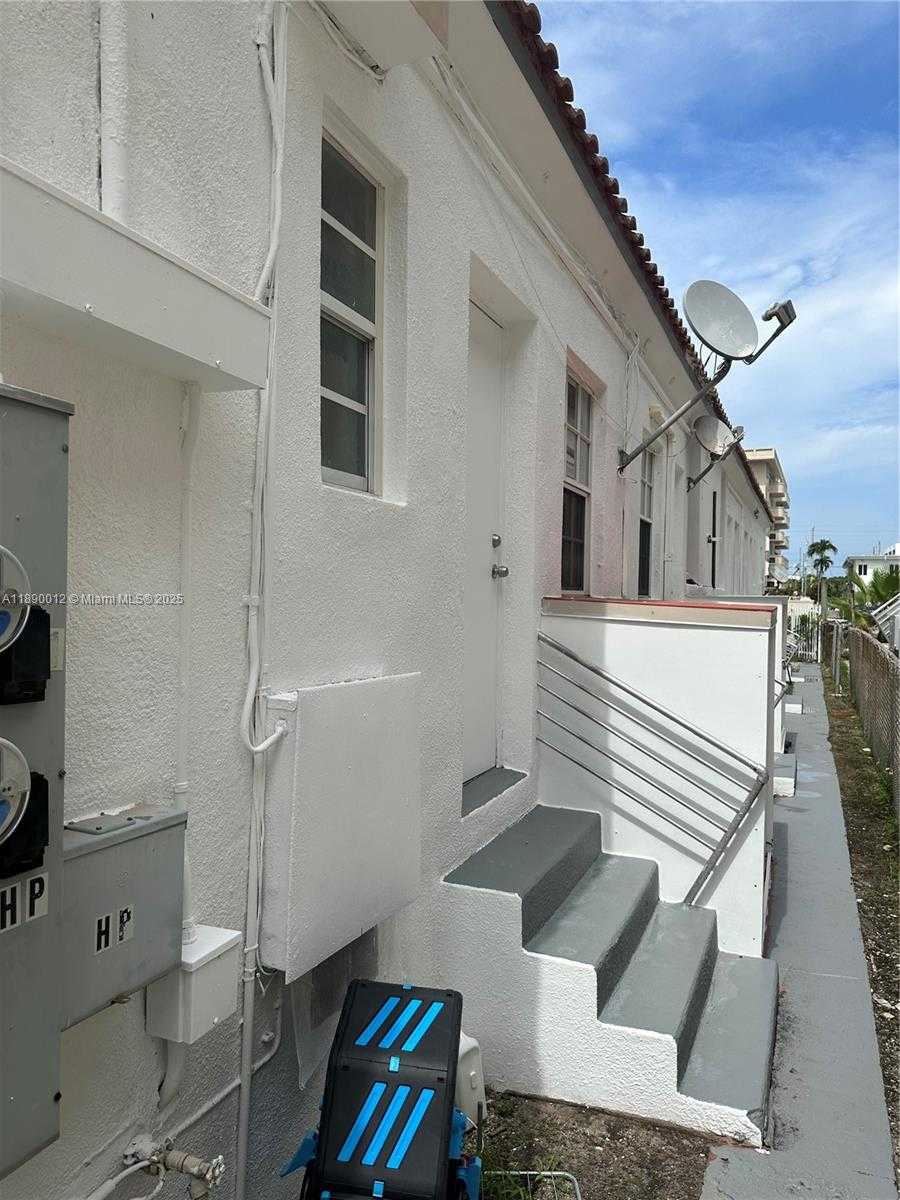 Small Image of 8335 EAST CRESPI BLVD #4, Miami Beach Number 25
