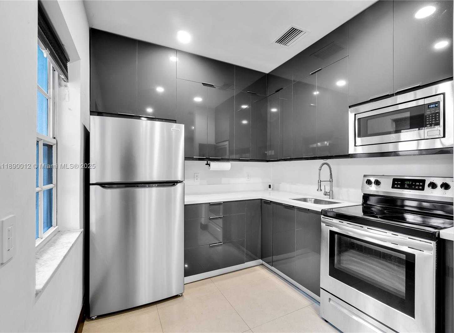 Small Image of 8335 EAST CRESPI BLVD #4, Miami Beach Number 5