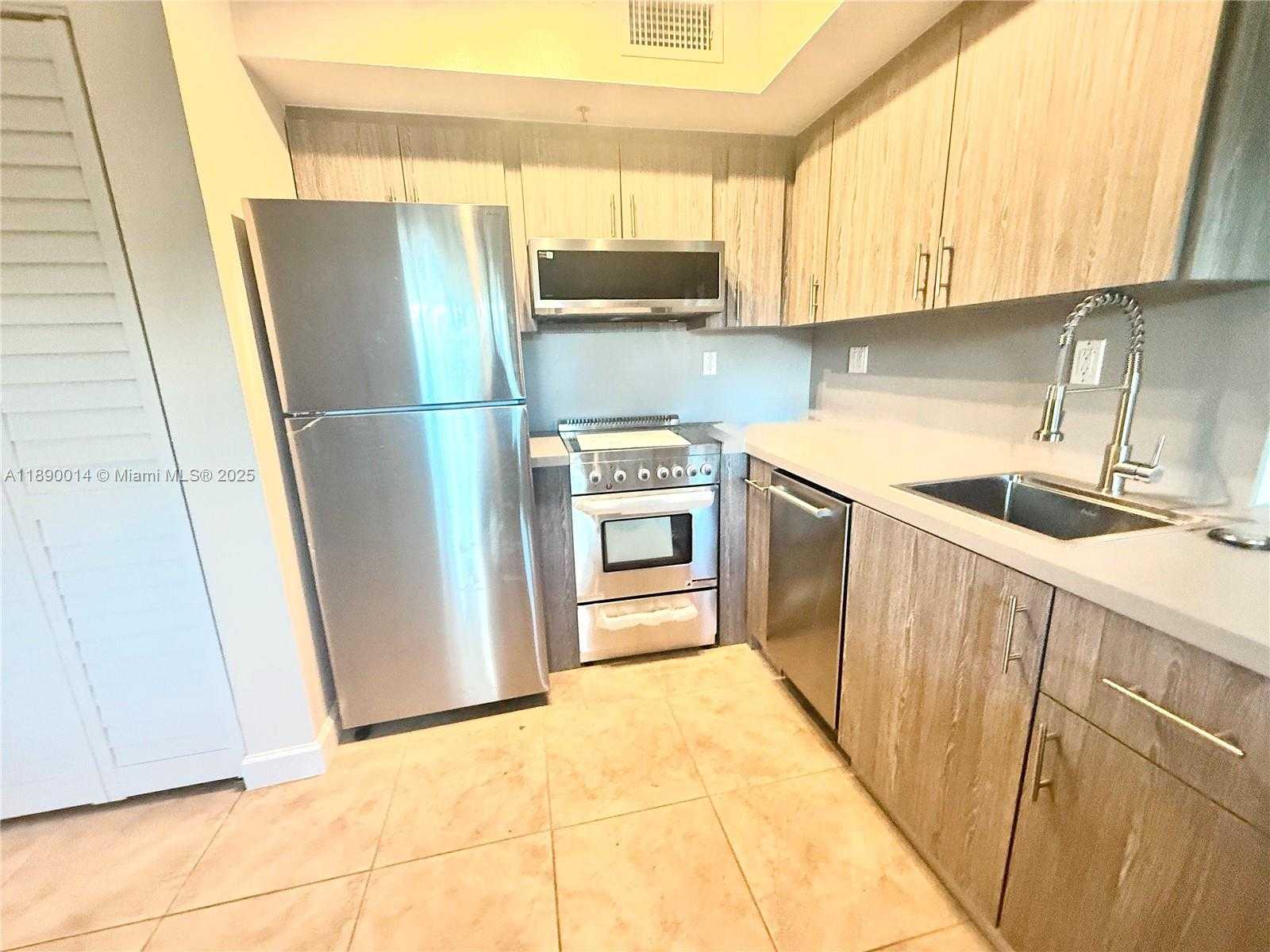 Small Image of 630 85TH ST #103, Miami Beach Number 3