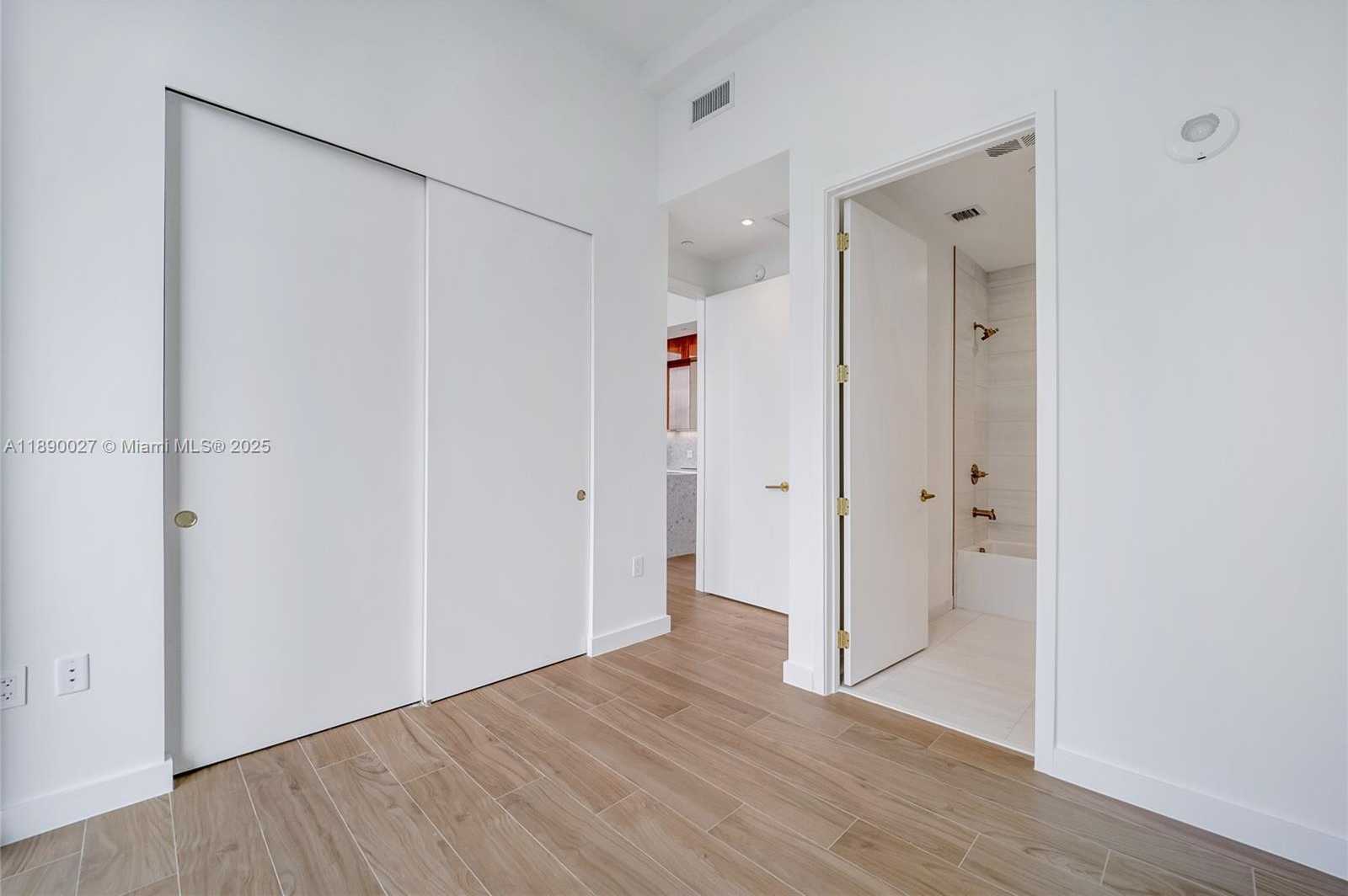 Small Image of 2655 SOUTH BAYSHORE DR #1709, Miami Number 25