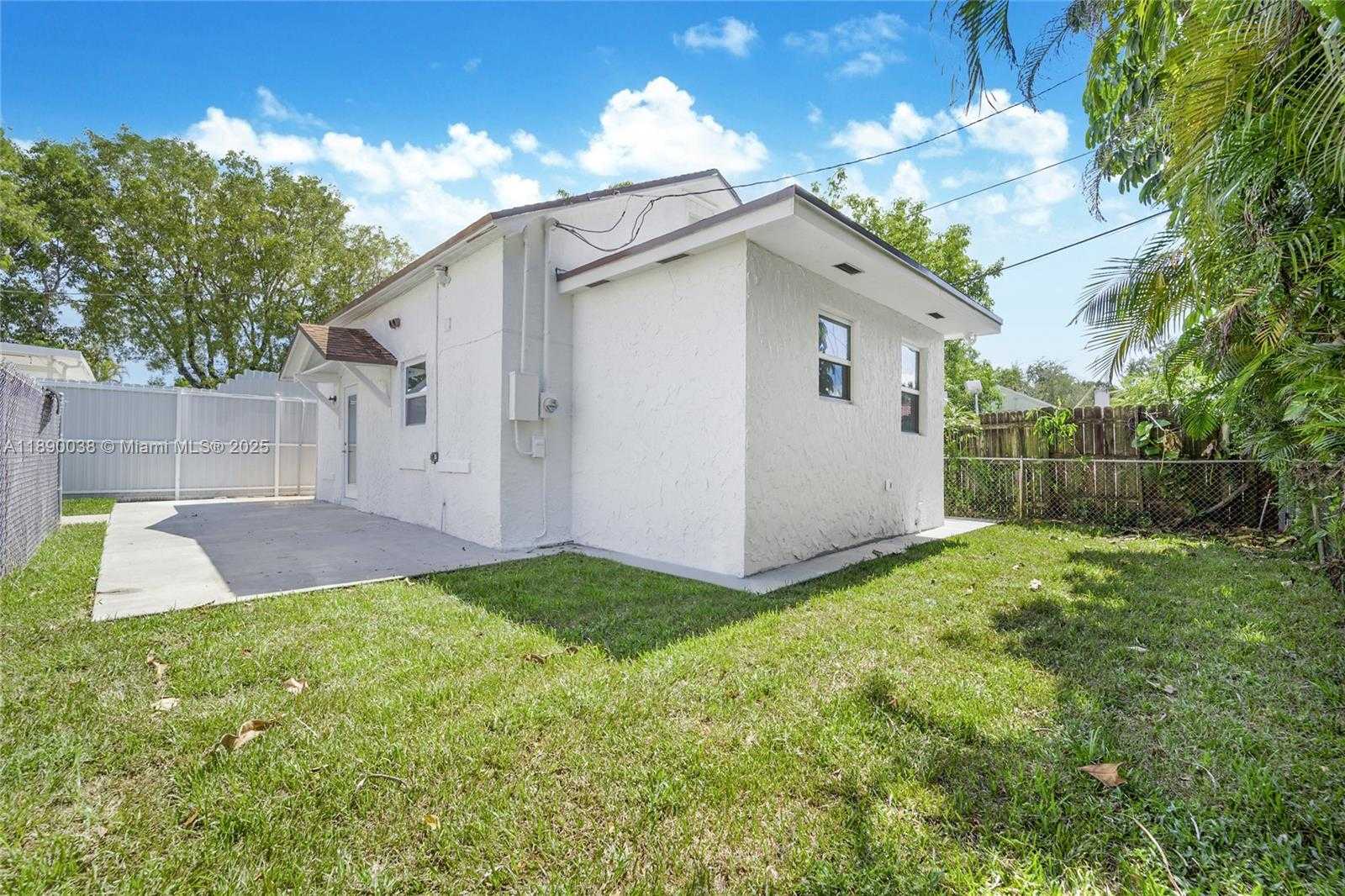 Small Image of 2512 SOUTH WEST 14TH ST #R, Miami Number 3