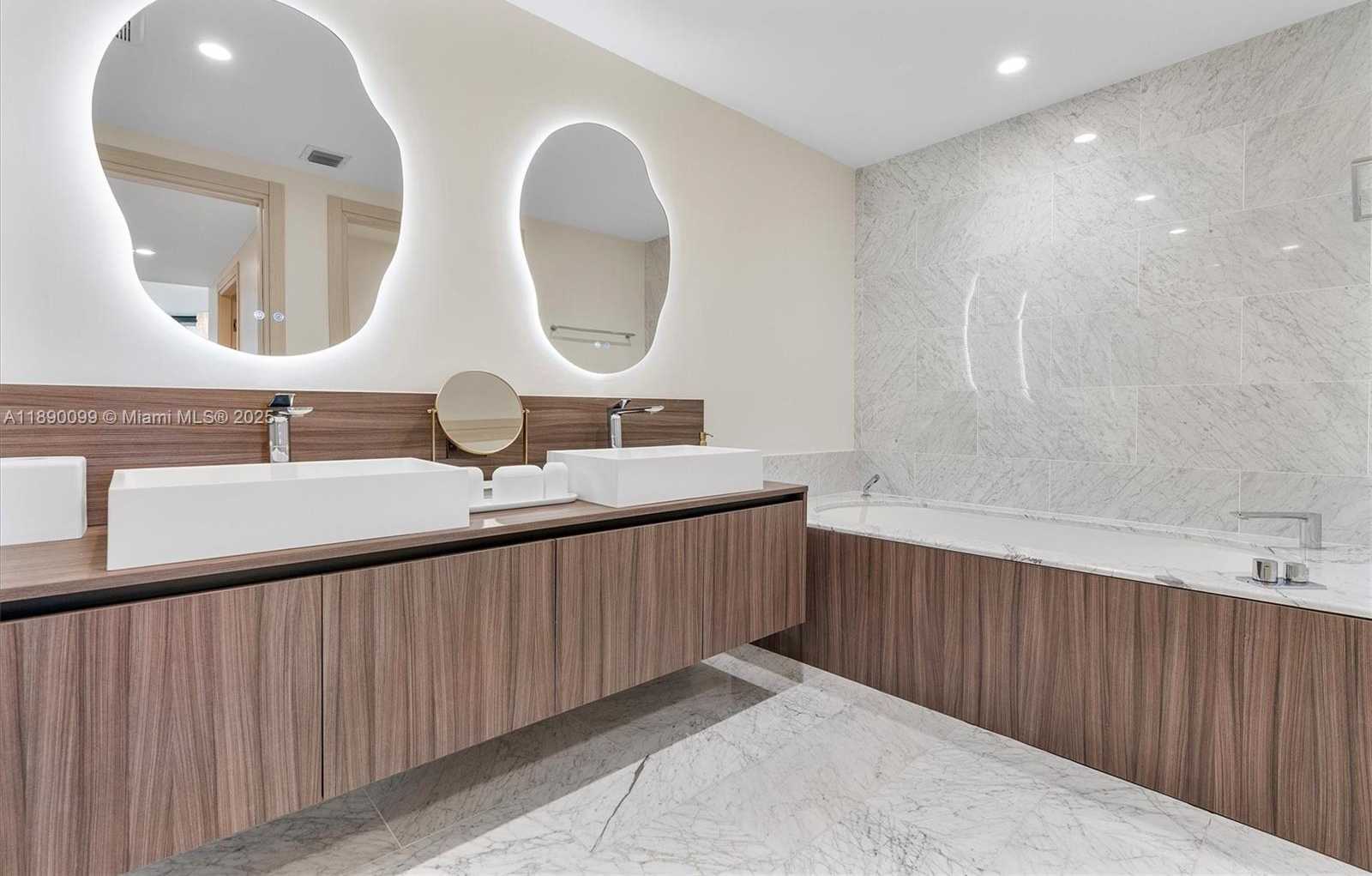 Small Image of 1000 BRICKELL PLZ #2102, Miami Number 27
