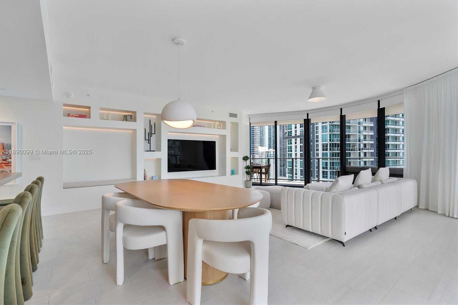 Small Image of 1000 BRICKELL PLZ #2102, Miami Number 3