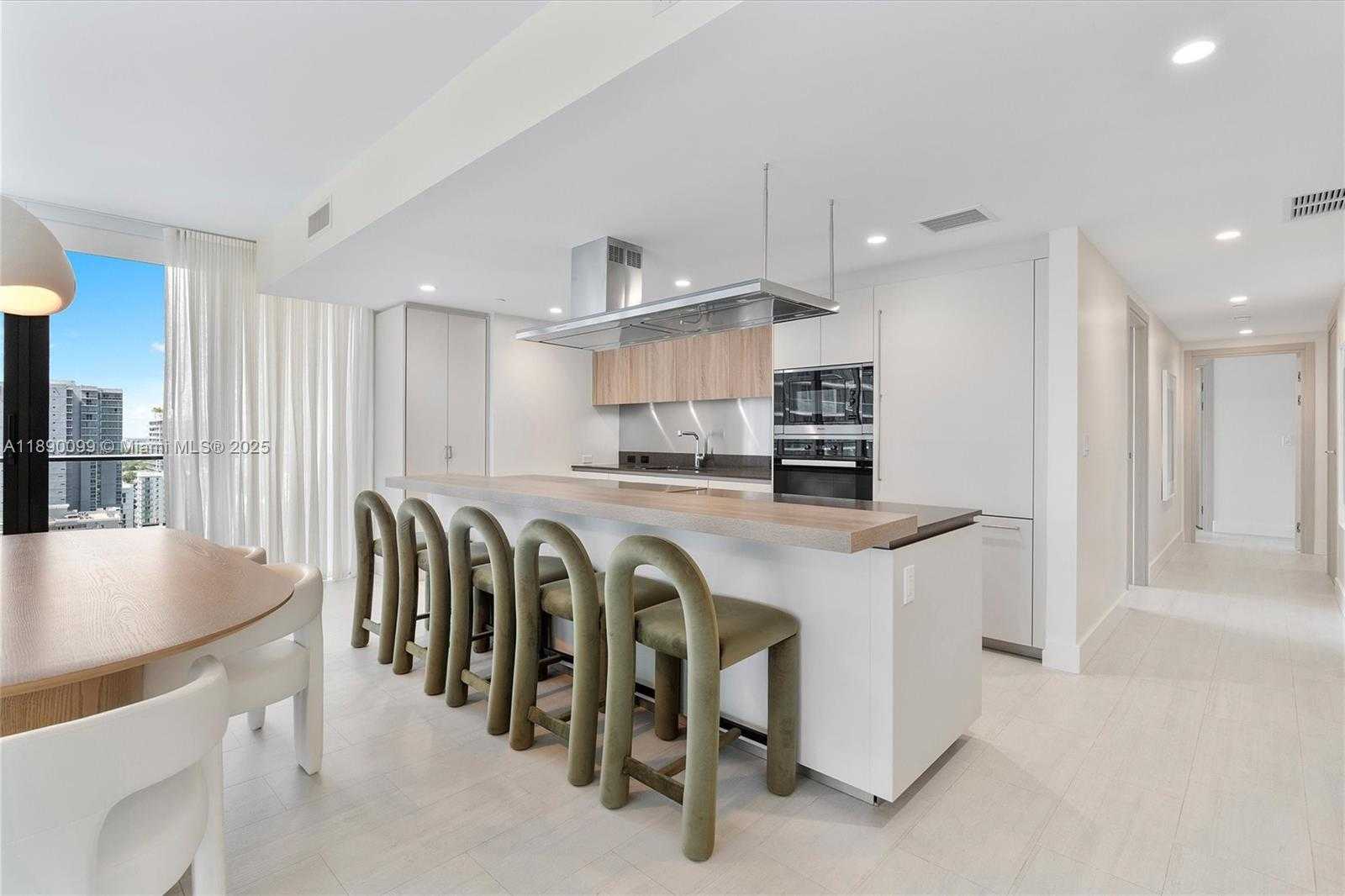 Small Image of 1000 BRICKELL PLZ #2102, Miami Number 7