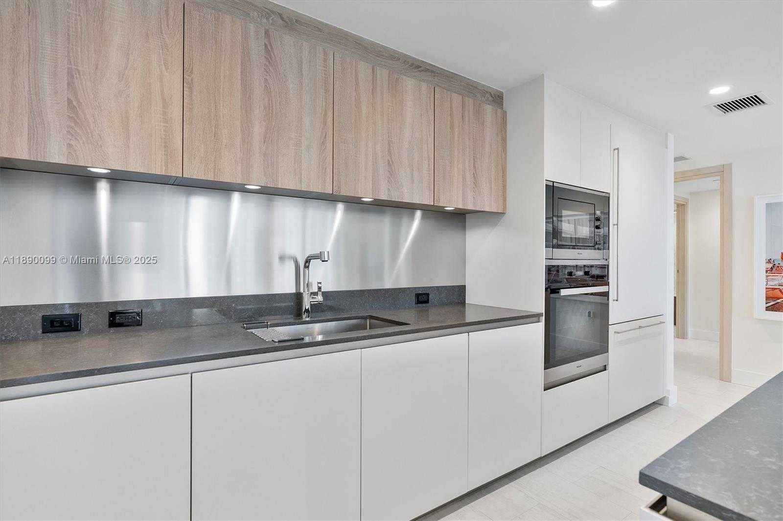 Small Image of 1000 BRICKELL PLZ #2102, Miami Number 8