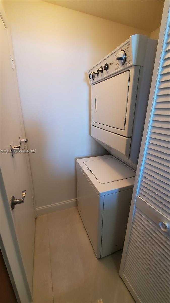 Small Image of 253 NORTH EAST 2ND ST #2709, Miami Number 23