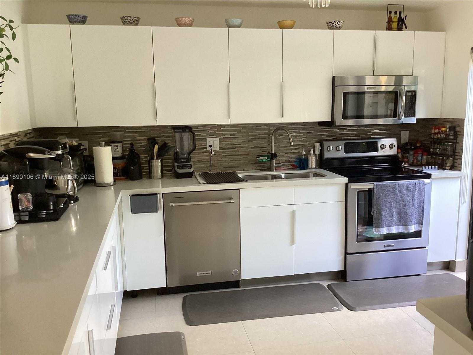 Small Image of 460 POINCIANA DR #1610, Sunny Isles Beach Number 11