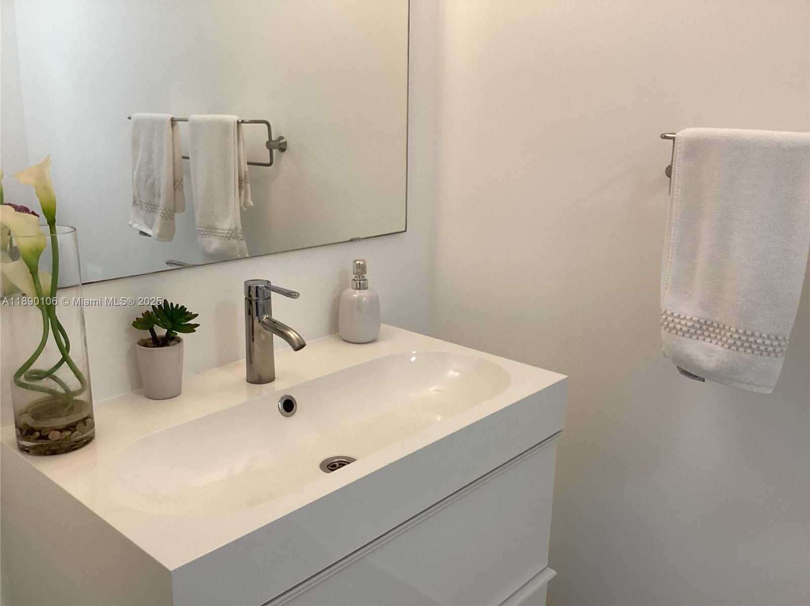 Small Image of 460 POINCIANA DR #1610, Sunny Isles Beach Number 13