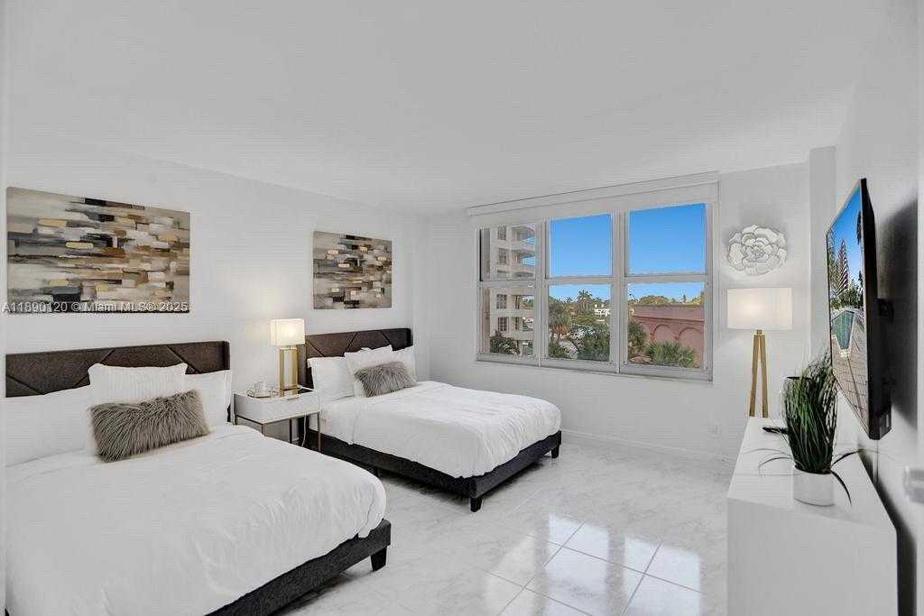Small Image of 5161 COLLINS AVE #412, Miami Beach Number 12