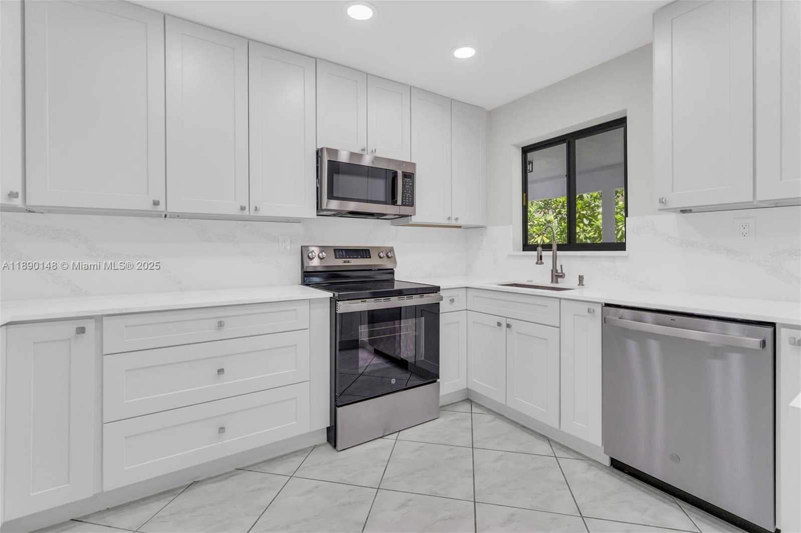 Small Image of 631 SOUTH WEST 102ND AVE, Miami Number 4