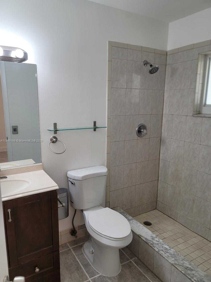 Small Image of Hollywood Number 10