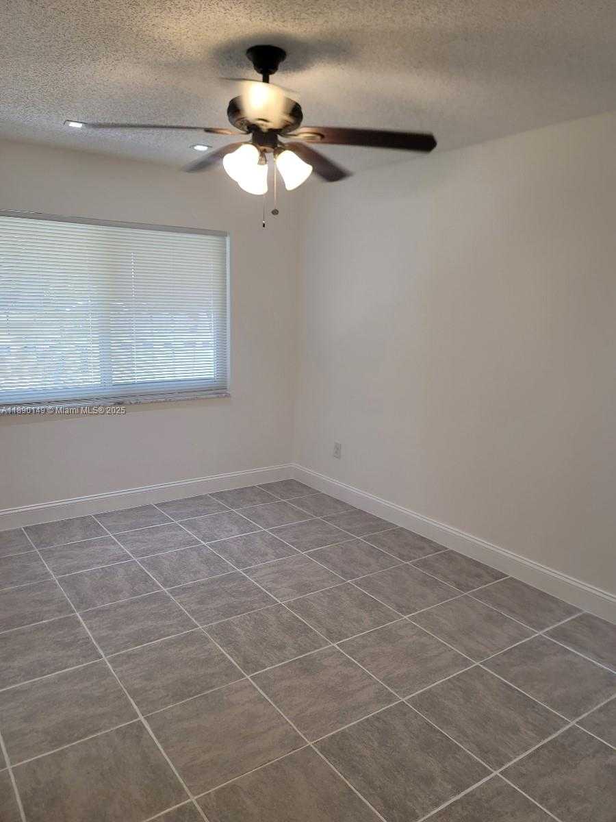 Small Image of Hollywood Number 11