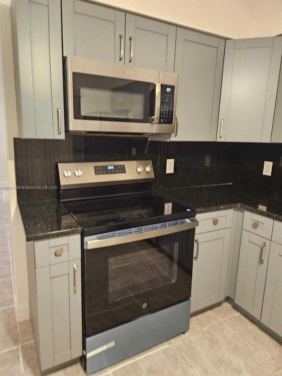 Small Image of Hollywood Number 3