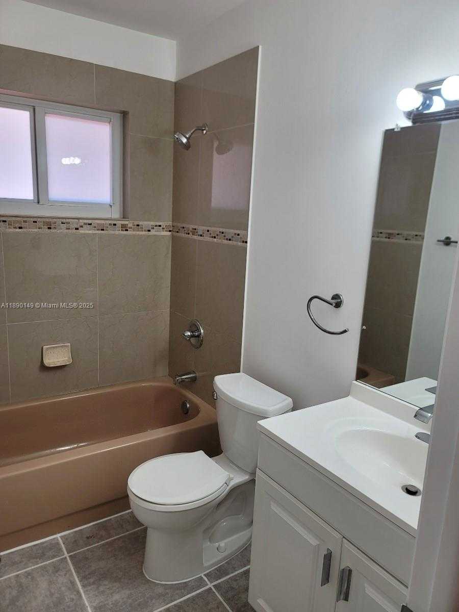 Small Image of Hollywood Number 7