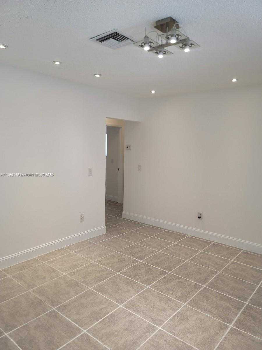 Small Image of Hollywood Number 9