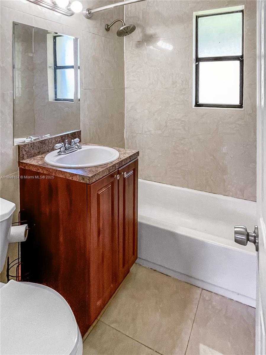 Small Image of 5245 SOUTH WEST 98TH CT, Miami Number 12
