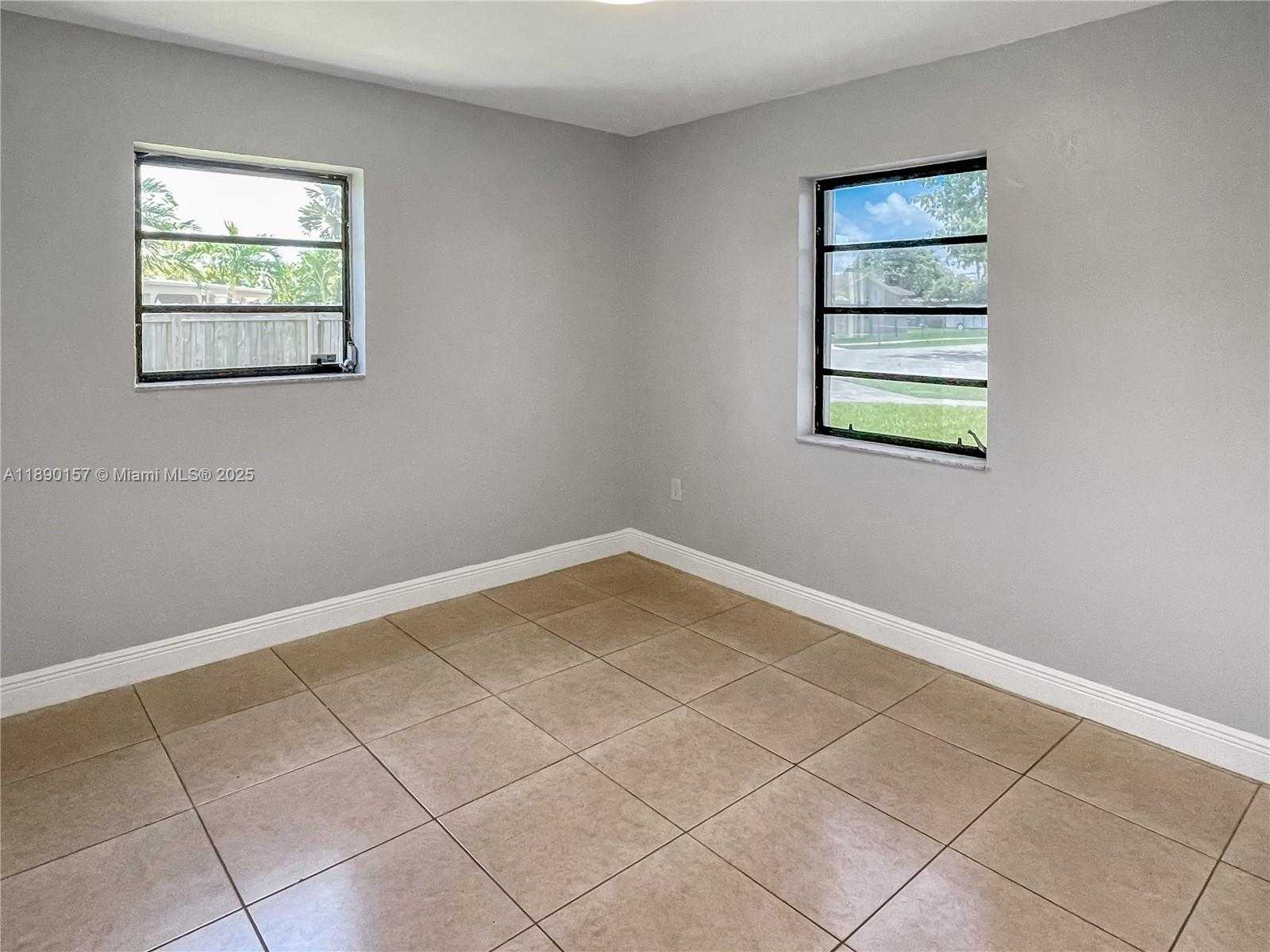 Small Image of 5245 SOUTH WEST 98TH CT, Miami Number 13