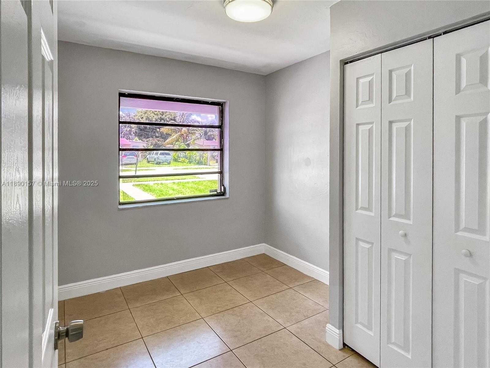 Small Image of 5245 SOUTH WEST 98TH CT, Miami Number 14