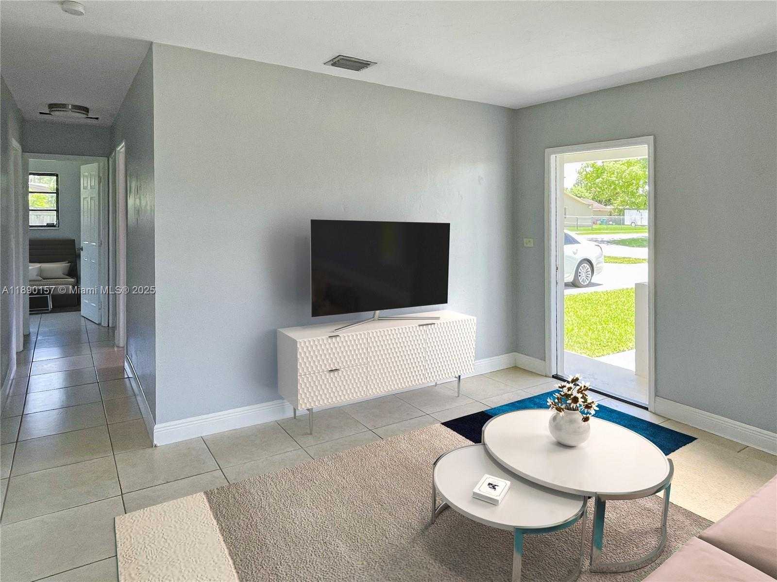 Small Image of 5245 SOUTH WEST 98TH CT, Miami Number 4