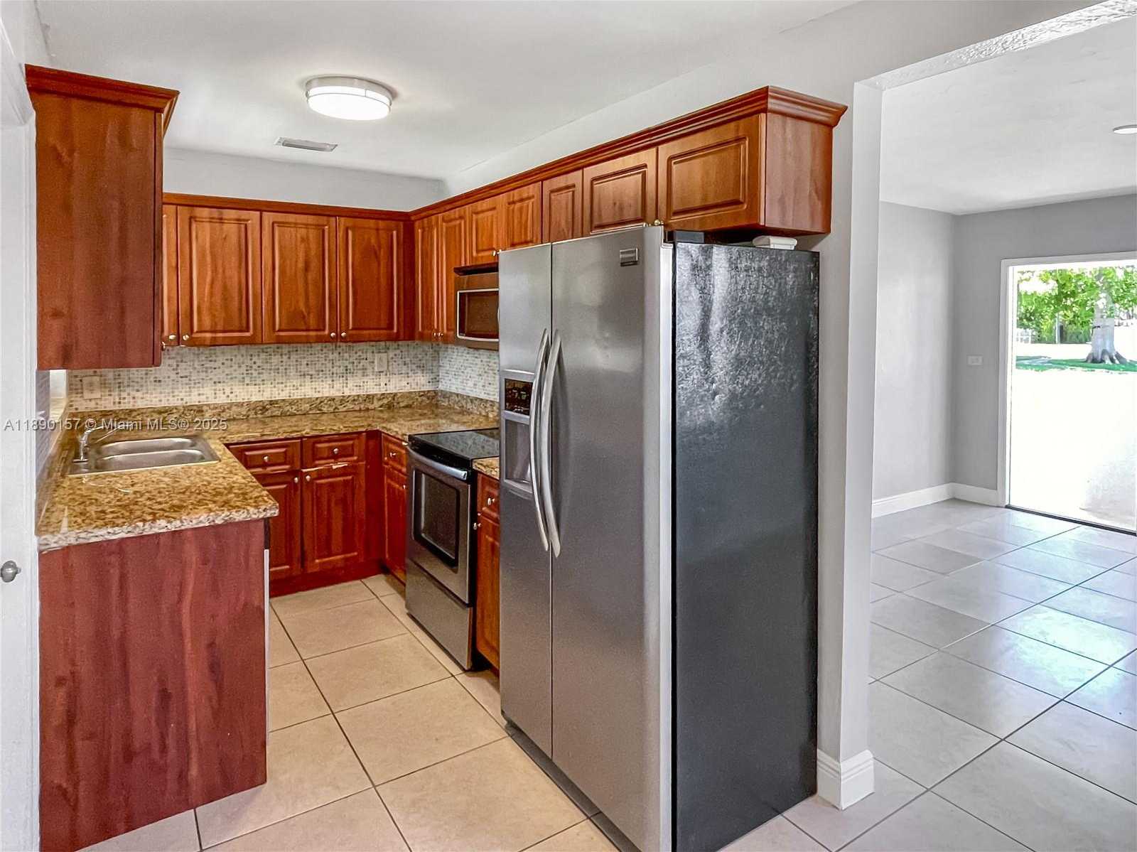 Small Image of 5245 SOUTH WEST 98TH CT, Miami Number 6