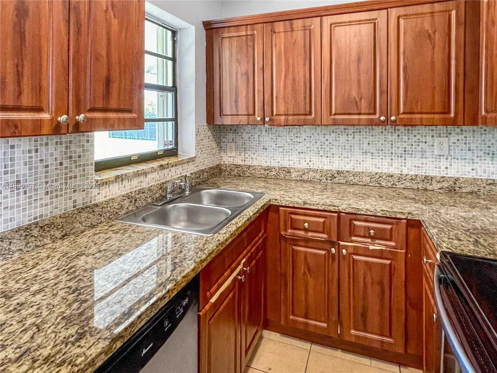 Small Image of 5245 SOUTH WEST 98TH CT, Miami Number 8