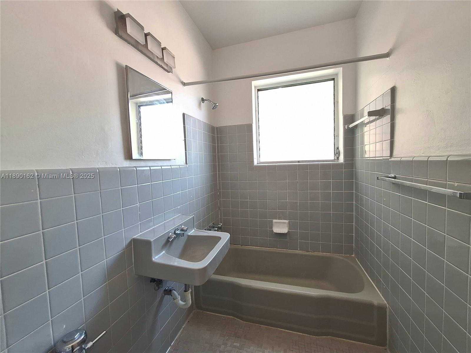 Small Image of 1770 MERIDIAN AVE #202, Miami Beach Number 21