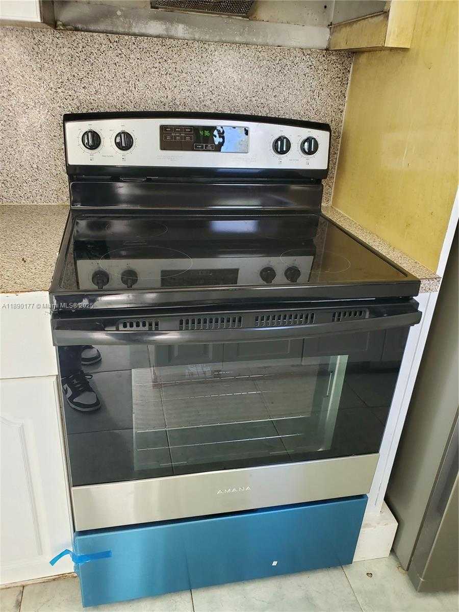 Small Image of 1240 NORTH EAST 143RD ST, North Miami Number 10