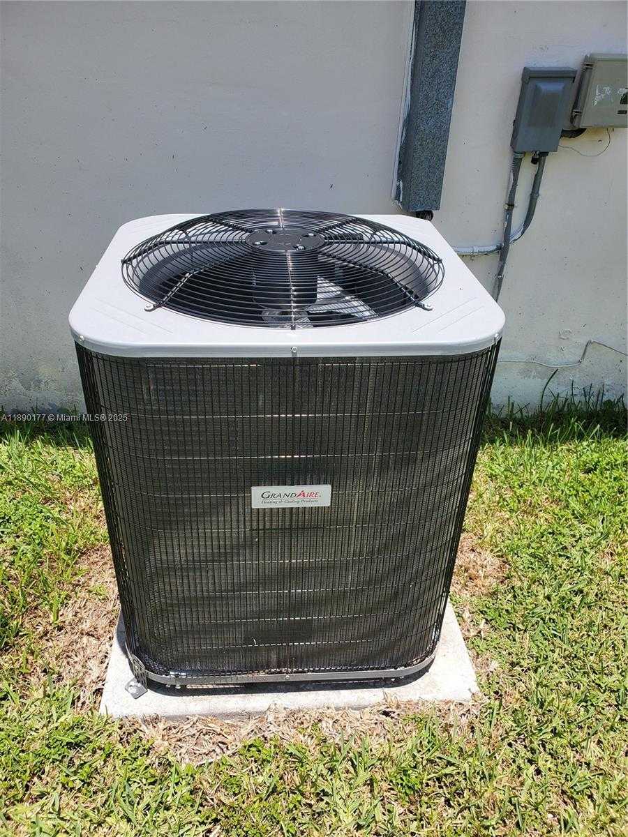 Small Image of 1240 NORTH EAST 143RD ST, North Miami Number 13