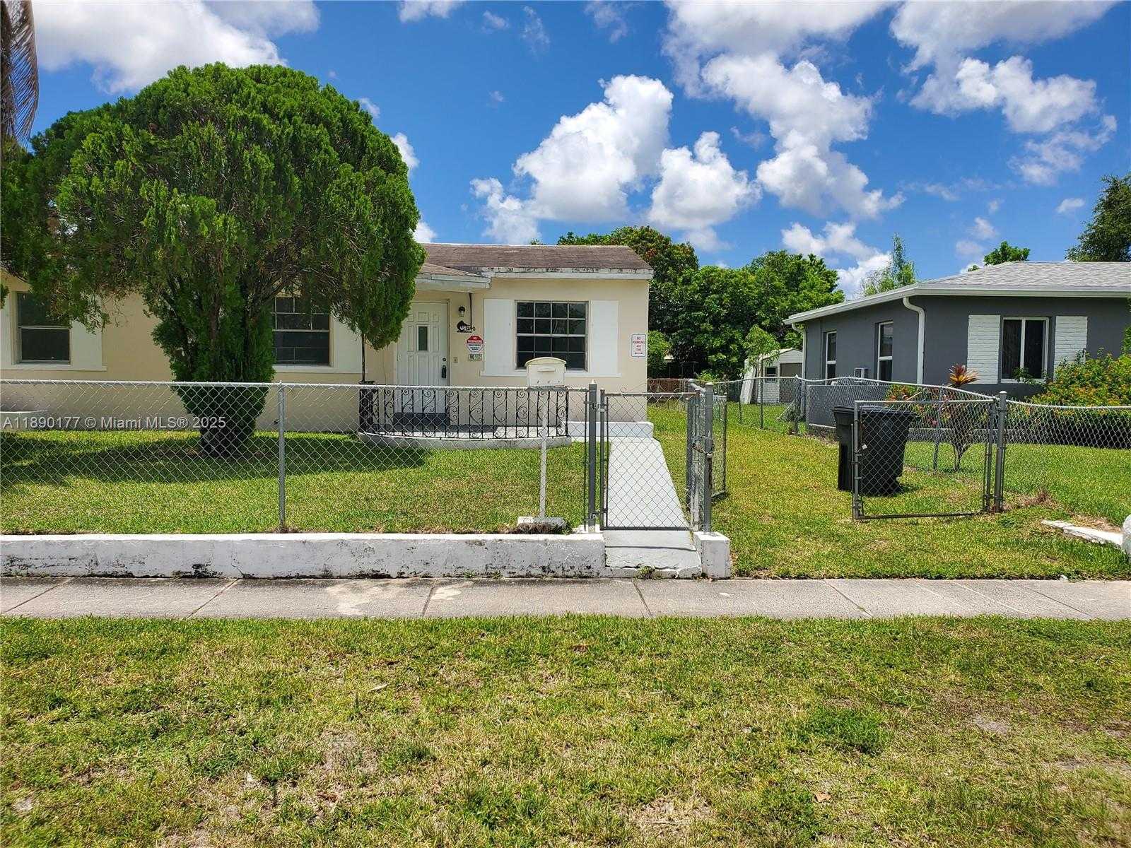 Small Image of 1240 NORTH EAST 143RD ST, North Miami Number 14