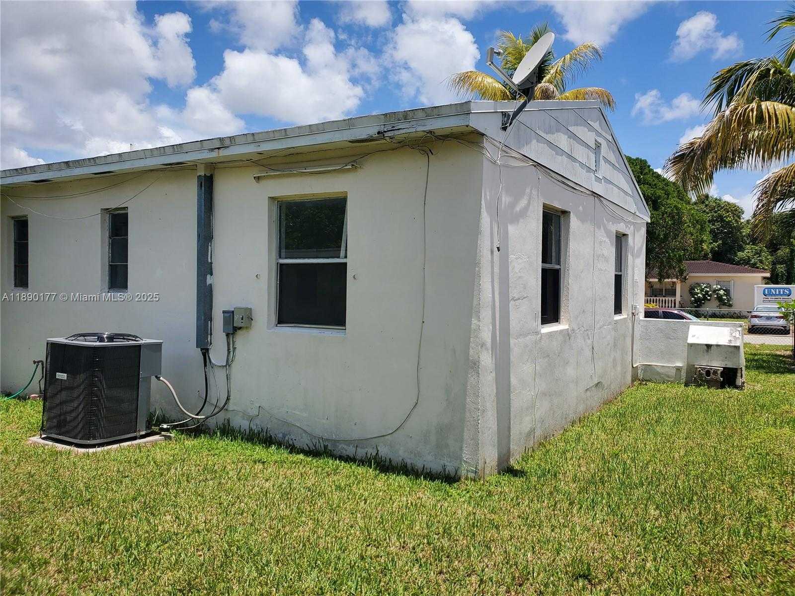 Small Image of 1240 NORTH EAST 143RD ST, North Miami Number 15