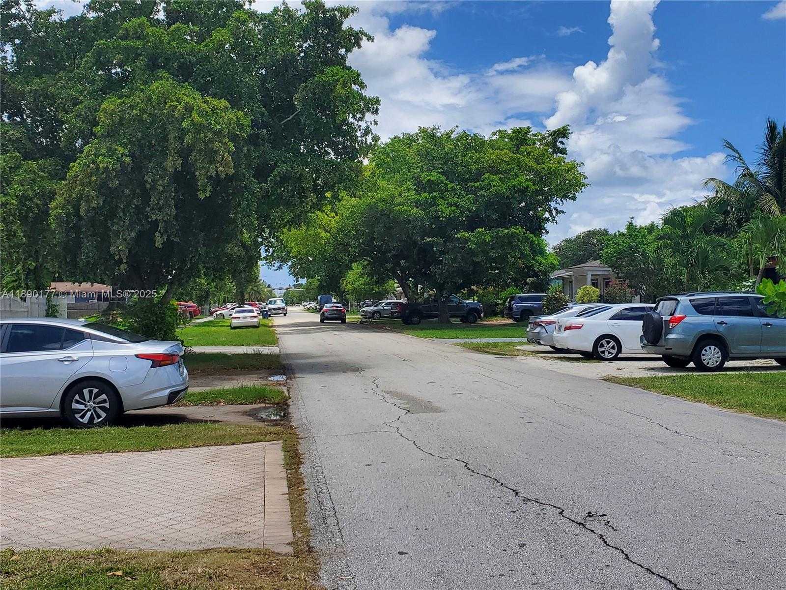 Small Image of 1240 NORTH EAST 143RD ST, North Miami Number 16