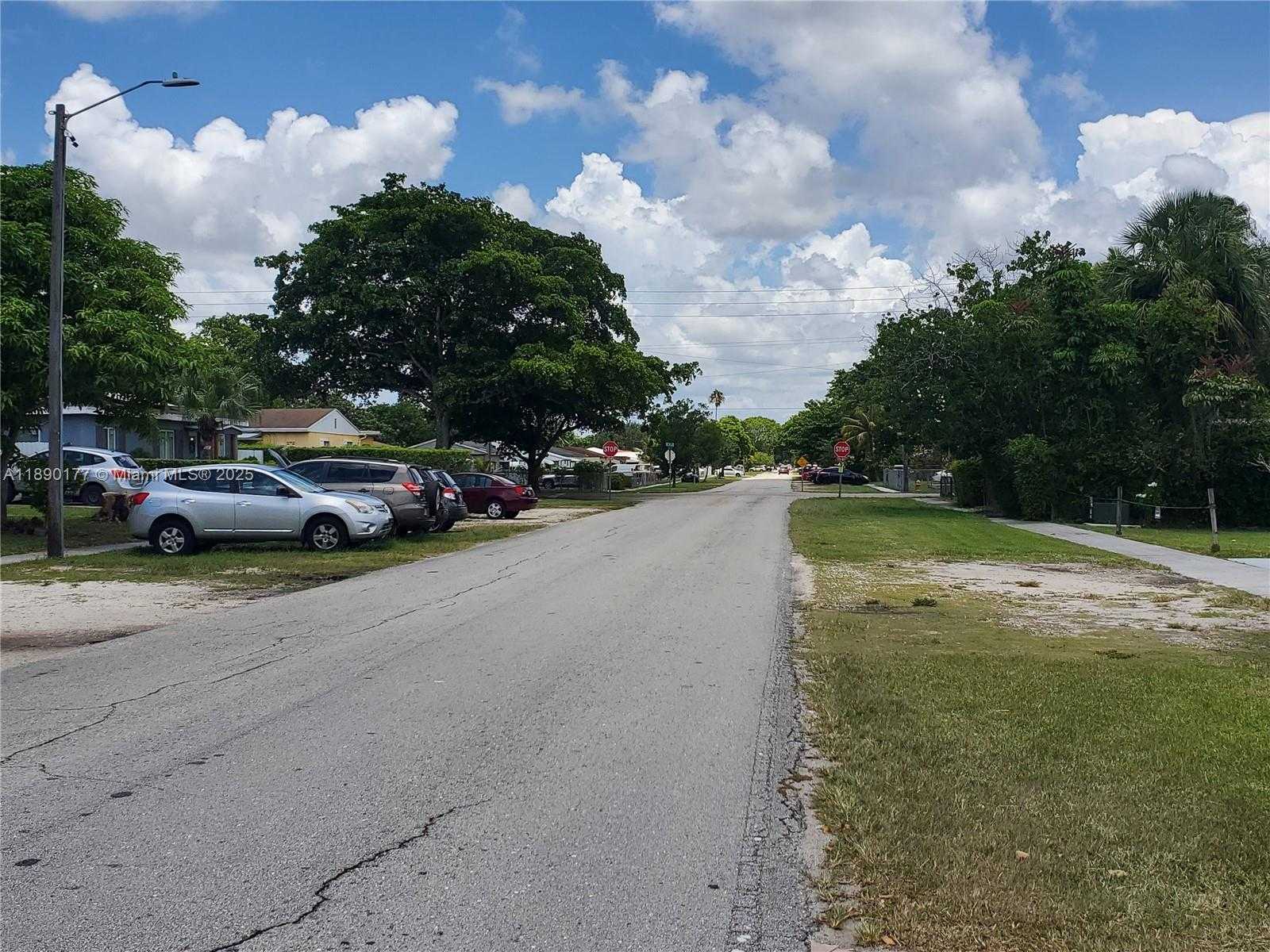 Small Image of 1240 NORTH EAST 143RD ST, North Miami Number 17